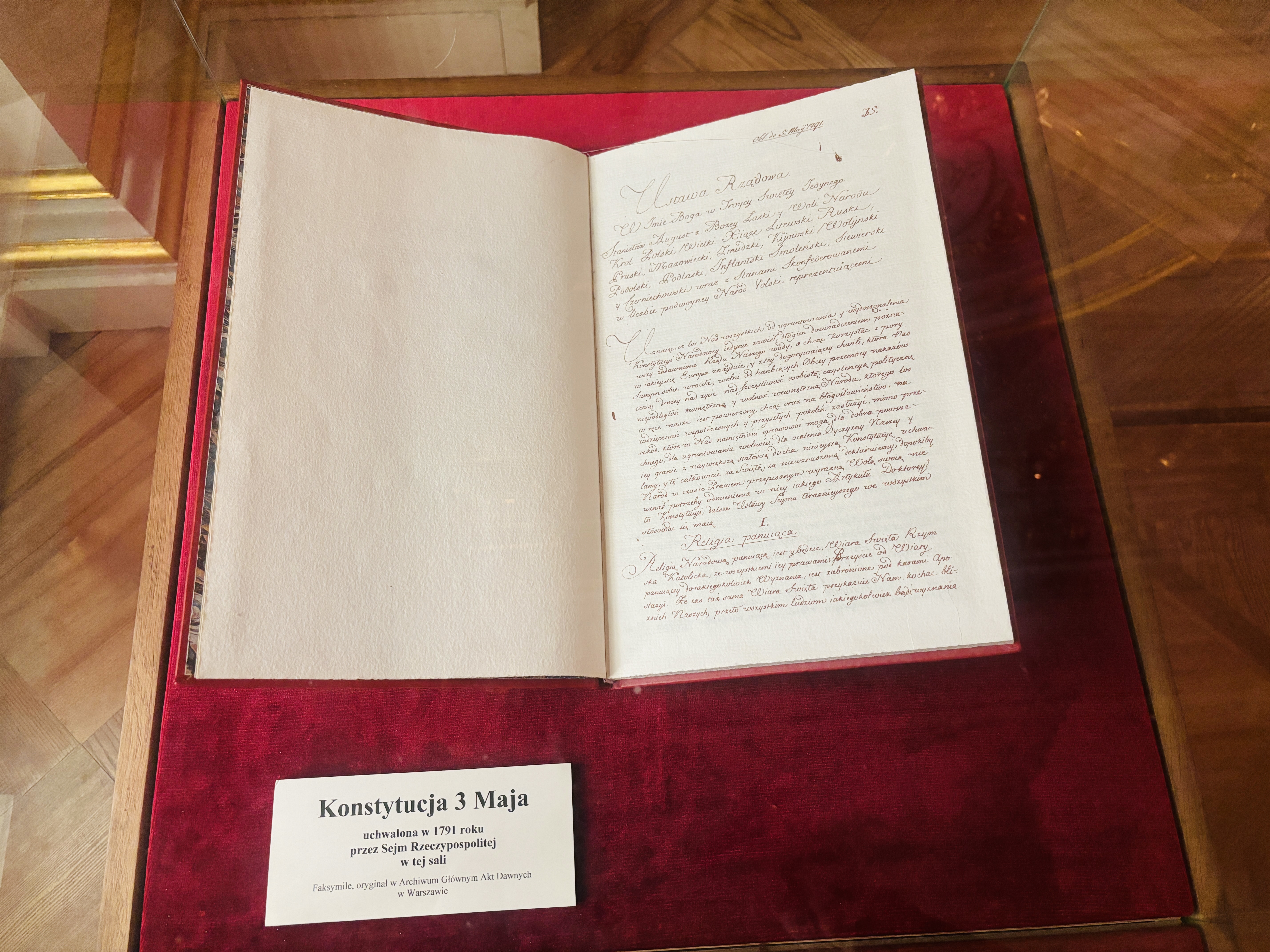 Faksymile Konsytucji 3 maja 1791 r. znajdujące się na Zamku Królewskim w Warszawie