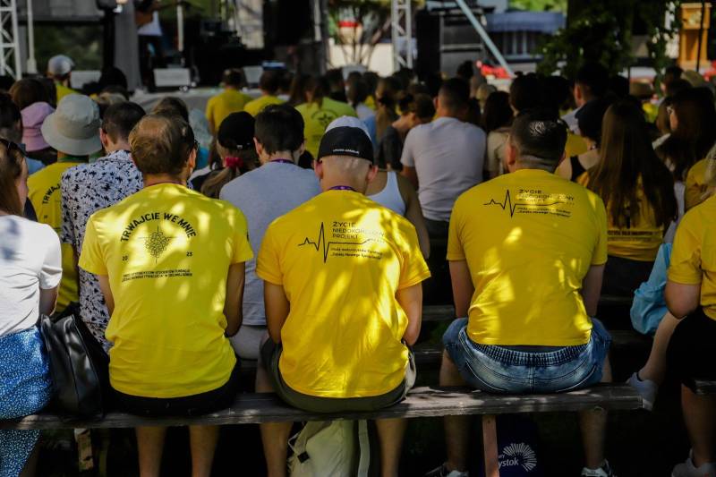 Młodzi z całej Polski w Sanktuarium Rokitniańskim - cz. 1