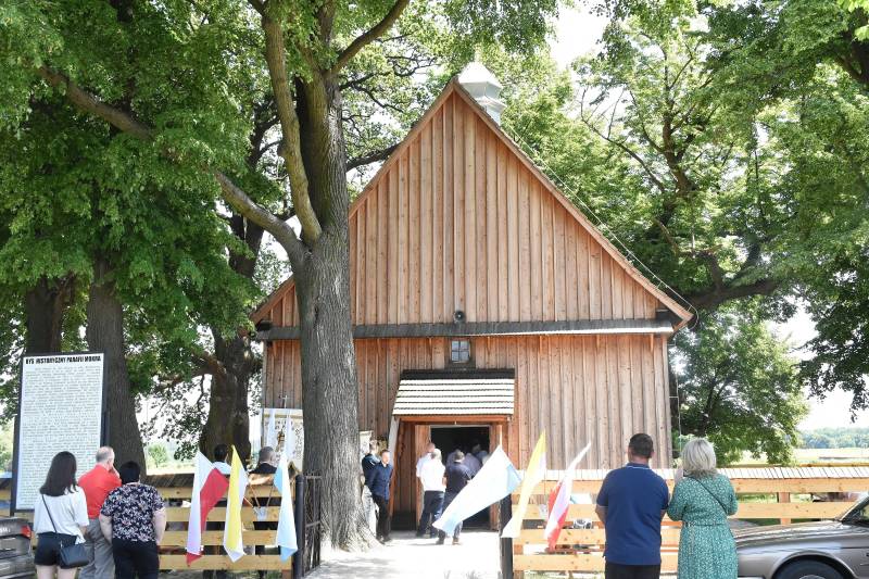 Suma odpustowa i poświęcenie wyremontowanego kościoła Trójcy Przenajświętszej w Mokrej