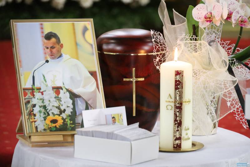 Bielawa. Ostatnie pożegnanie ks. Karola Tyrchy