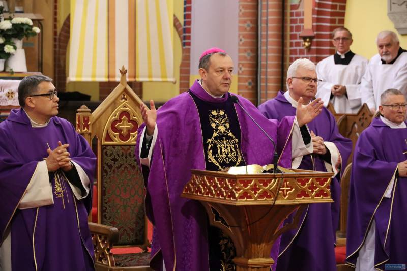 Bielawa. Ostatnie pożegnanie ks. Karola Tyrchy