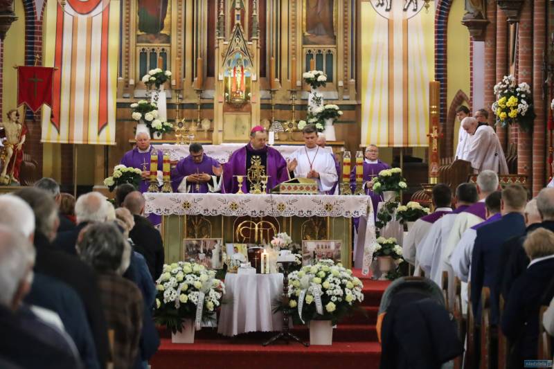 Bielawa. Ostatnie pożegnanie ks. Karola Tyrchy