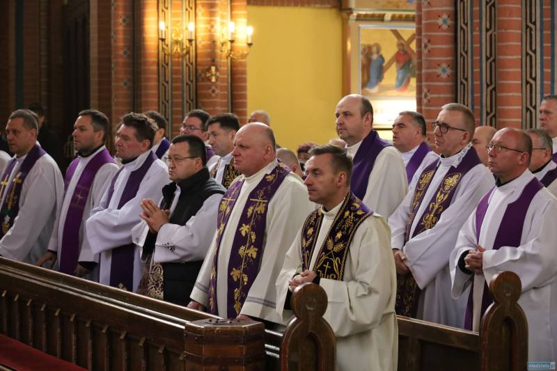 Bielawa. Ostatnie pożegnanie ks. Karola Tyrchy