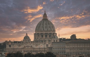 Watykan: pięciu kardynałów prosi Ojca Świętego o...