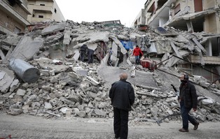 Trzęsienie ziemi: co najmniej 1651 osób zginęło w...