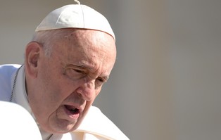 Włochy: papież udał się na operację