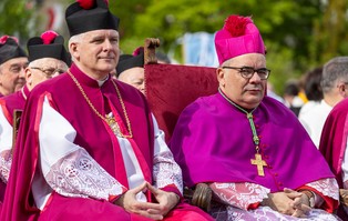 Gniezno: abp Antonio Guido Filipazzi przekazał krzyże...