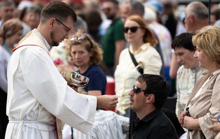 Czechy: biskup częściowo znosi obowiązek uczestnictwa w...