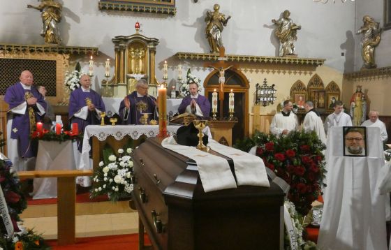 Pogrzeb ks. Piotra Suski w Janowicach Wielkich
