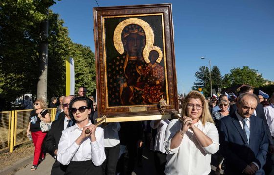 Matka Boża w znaku Ikony Jasnogórskiej u św. Stanisława BM w Wieluniu