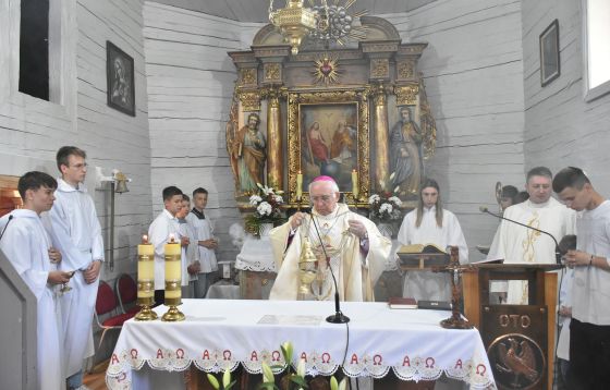 Suma odpustowa i poświęcenie wyremontowanego kościoła Trójcy Przenajświętszej w Mokrej