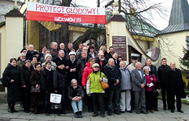 Pamiątkowa fotografia uczestników
bieżanowskiego spotkania
