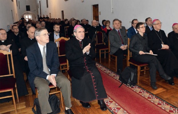 Rewolucyjny, przełomowy charakter deklaracji „Nostra aetate” polegał na tym, że wyznaczyła ona
Kościołowi nowy kierunek w relacjach z żydami – mówił podczas sympozjum bp Krzysztof Nitkiewicz