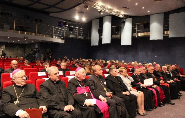 Być i stawać się odpowiedzialnymi za życie