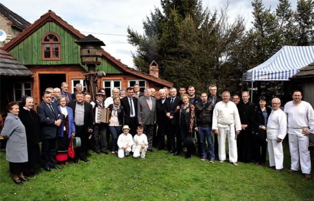 Bp Franjo Komarica wraz z delegacją z Bośni odwiedził skansen w Tomisławiu