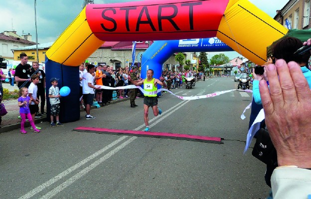 Zwycięzca maratonu Eduard Hapak z Ukrainy