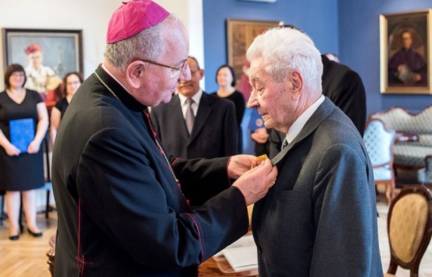 Prof. Stefan Sawicki otrzymał
medal „Pro Ecclesia et Pontifice”