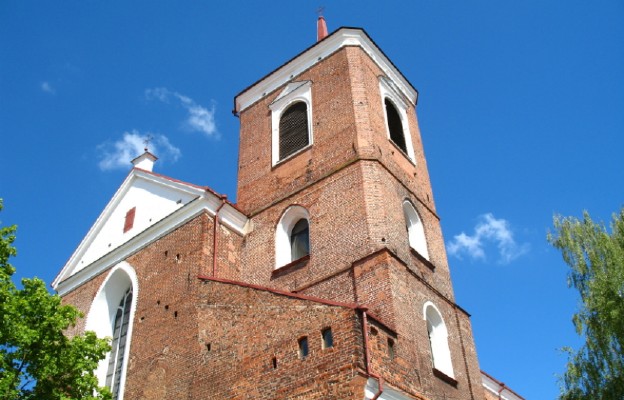 Bazylika archikatedralna Świętych Apostołów Piotra i Pawła w Kownie