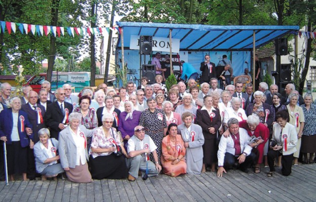 Mieszkańcy Słobótki Dziuryńskiej podczas zjazdu Kresowian 2011 r.