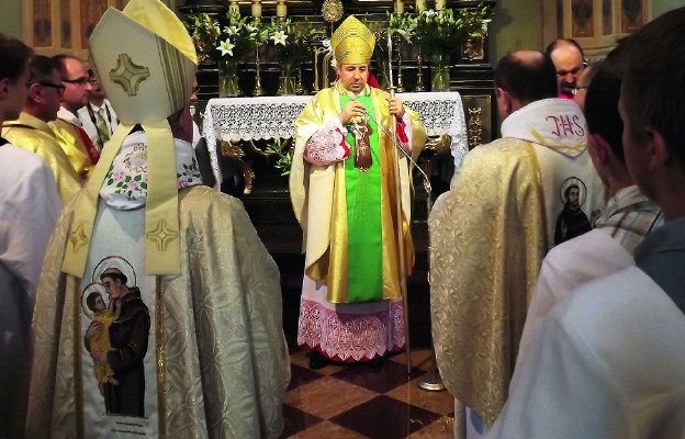 Poświęcenie przez abp. Piotra Herkulana Malczuka OFM odnowionej
kaplicy św. Antoniego