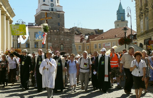 Każdego roku tysiące pielgrzymów idą na Jasną Górę