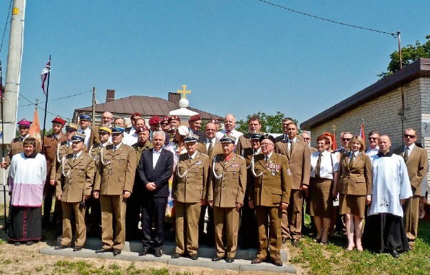 Poświęcenie pomnika w Sikorach