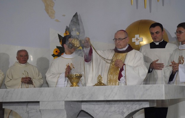 Poświęcenie sanktuarium Urodzin i Chrztu św. Faustyny w Świnicach Warckich