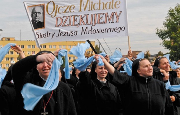 Siostry Faustynki podczas beatyfikacji ks. Sopoćki w Białymstoku