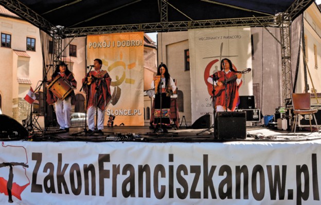 Tradycyjną muzykę Indian zaprezentował peruwiański zespół 