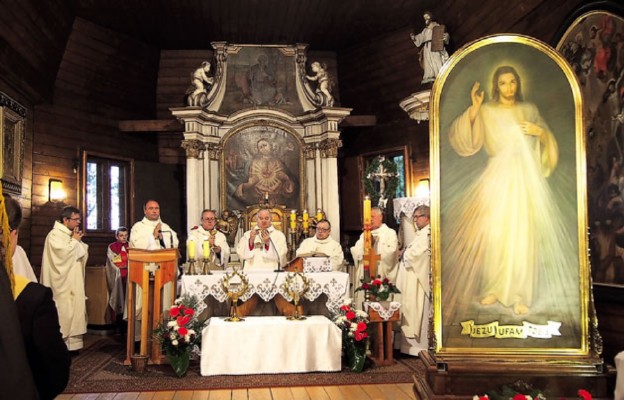 Msze św. w dekanacie goleszowskim celebrował jeden z biskupów i kapłani z dekanatu