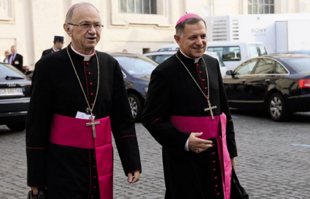 Abp Zygmunt Zimowski z abp. Mieczysławem Mokrzyckim w Watykanie w czasie trwania synodu
o rodzinie