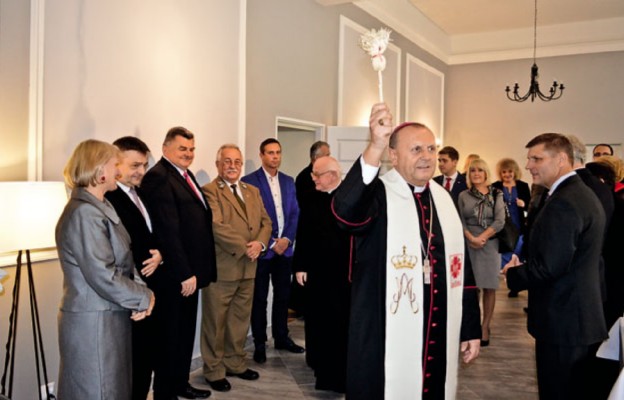 Bp Tadeusz Pikus poświęca nowe dzieło Caritas Diecezji Drohiczyńskiej