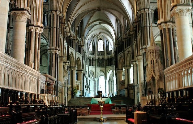 Wnętrze katedry w Canterbury