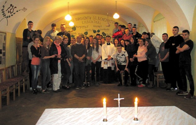 Pamiątkowe zdjęcie uczestników na zakończenie wizyty duszpasterskiej