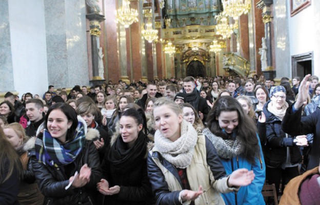 Maturzyści z naszej diecezji
licznie przybyli na Jasną Górę