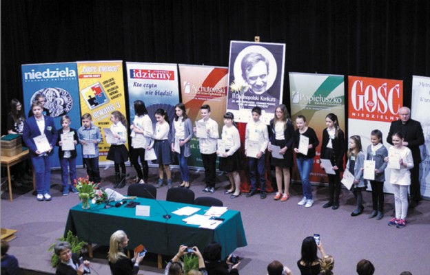 Nagrody za pierwsze miejsce w kategorii plastycznej dla szkoły podstawowej zdobył Konrad Szydłowski z Kątów Wrocławskich, a w kategorii literackiej
Karol Kotulski z Głowna. Najlepsza wśród gimnazjalistów okazała się Maria Kozłecka z Tarnowa i Anna Mazur 