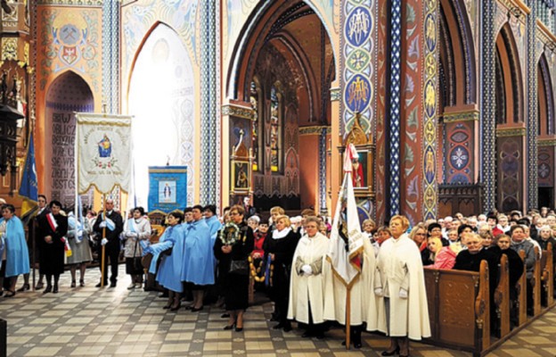 Podczas Diecezjalnej Pielgrzymki Żywego Różańca do sanktuarium Matki Bożej Anielskiej
w Dąbrowie Górniczej