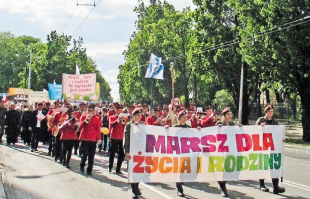 Radosna manifestacja przeszła przez główne ulice miasta