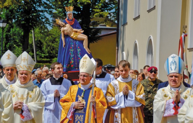 Hałcnowska świątynia bazyliką. Tu Maryja wysłuchuje