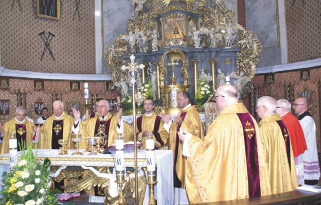 Mszy św. przewodniczył abp Wacław Depo, metropolita częstochowski