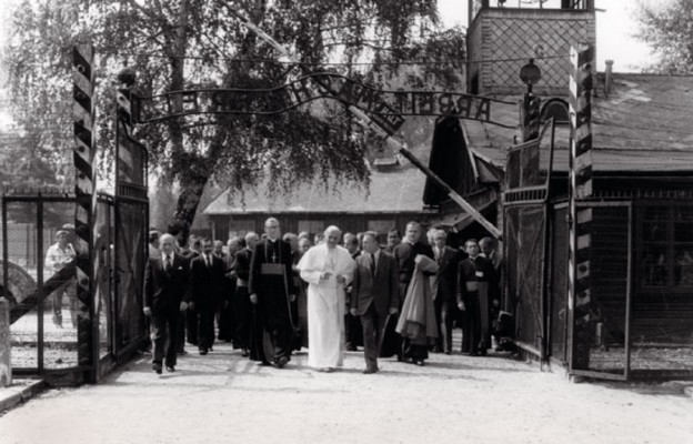 Św. Jan Paweł II nawiedził Auschwitz 7 czerwca 1979 r.