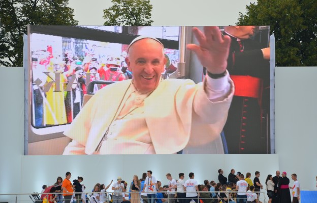 Papież przyjechał na Błonia tramwajem