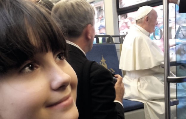 Dla Asi spotkanie z Ojcem Świętym w papieskim
tramwaju to niezwykłe przeżycie