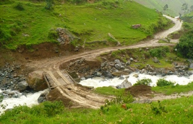 Droga w Andach po ulewie
