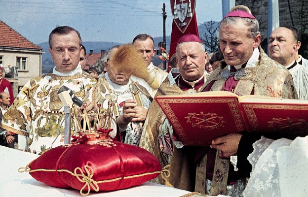 W 1966 r. koronacji Pani Limanowskiej dokonał abp Karol Wojtyła