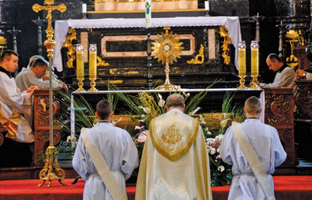 Adoracja Najświętszego Sakramentu prowadzona przez ks. Stanisława Bara – ojca duchownego diecezji