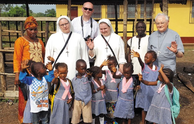 W połowie grudnia 2016 r. abp Henryk Hoser odwiedził misję diecezji
warszawsko-praskiej w Sierra Leone