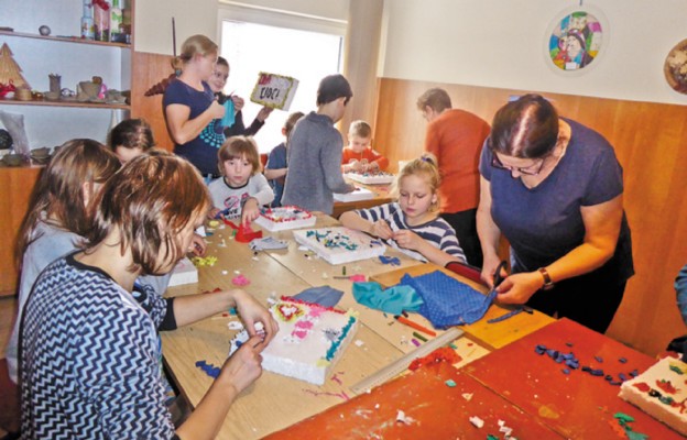 Dzieci uczestniczyły w zajęciach plastycznych