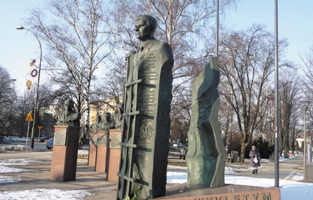 Pomnik Niezłomnych przy ul. Cieplińskiego w Rzeszowie