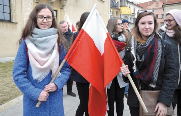 W obchodach Narodowego Dnia Pamięci Żołnierzy Wyklętych w Krakowie uczestniczyły całe rodziny, przedstawiciele wszystkich pokoleń, także młodzież i dzieci